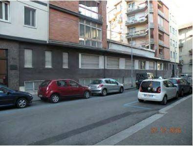 Negozio in vendita a Torino via Pinelli, n. 94 e Via Medail, n. 36