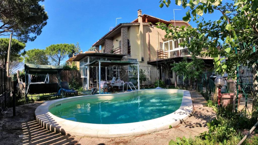 Villa a Schiera in vendita a Campagnano di Roma via g.Verga