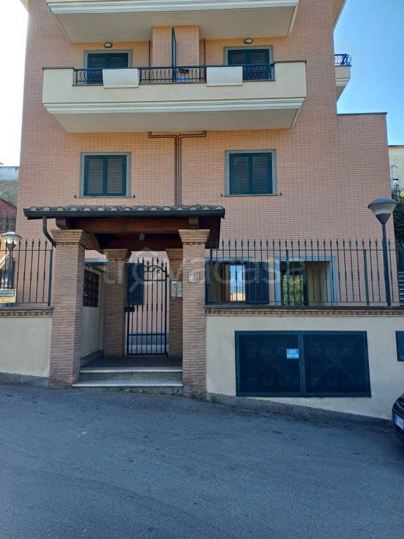 Appartamento in vendita a Marino via Fratelli Bandiera, 10