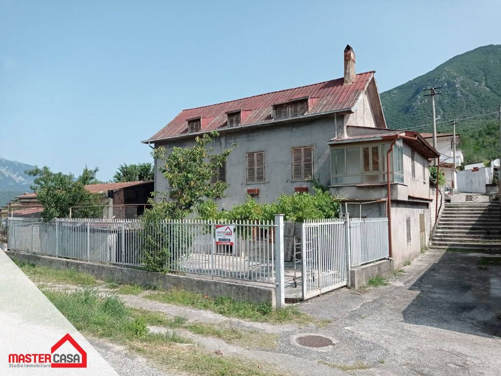 Villa Bifamiliare in vendita a San Vincenzo Valle Roveto via Bari