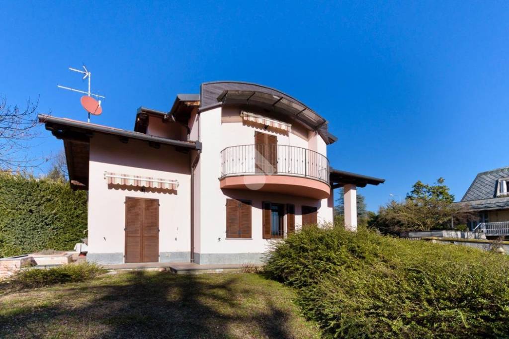 Villa in vendita a Chieri corso Bruno Buozzi, 2