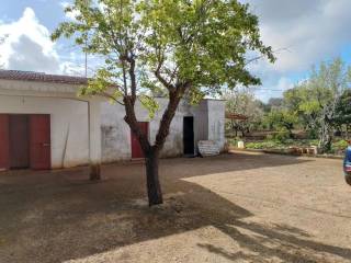 Villa in vendita a ceglie messapica c.da montecalvo, sn