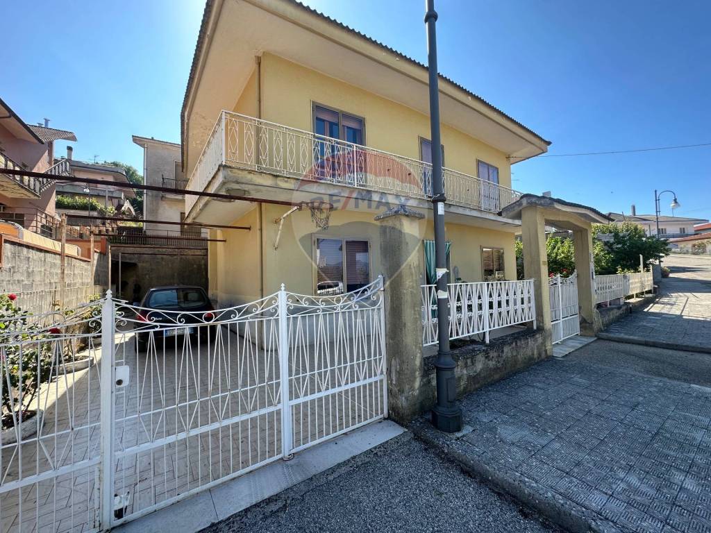 Casa Indipendente in vendita a Fragneto Monforte via Giovanbattista Mastrogiacomo, 5