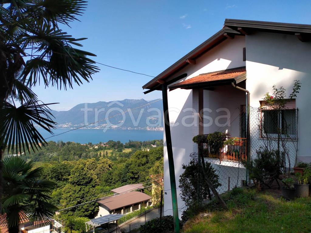 Villa in in vendita da privato a Luino via Carnella