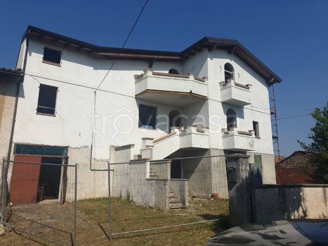 Casa Indipendente in vendita a Ziano Piacentino