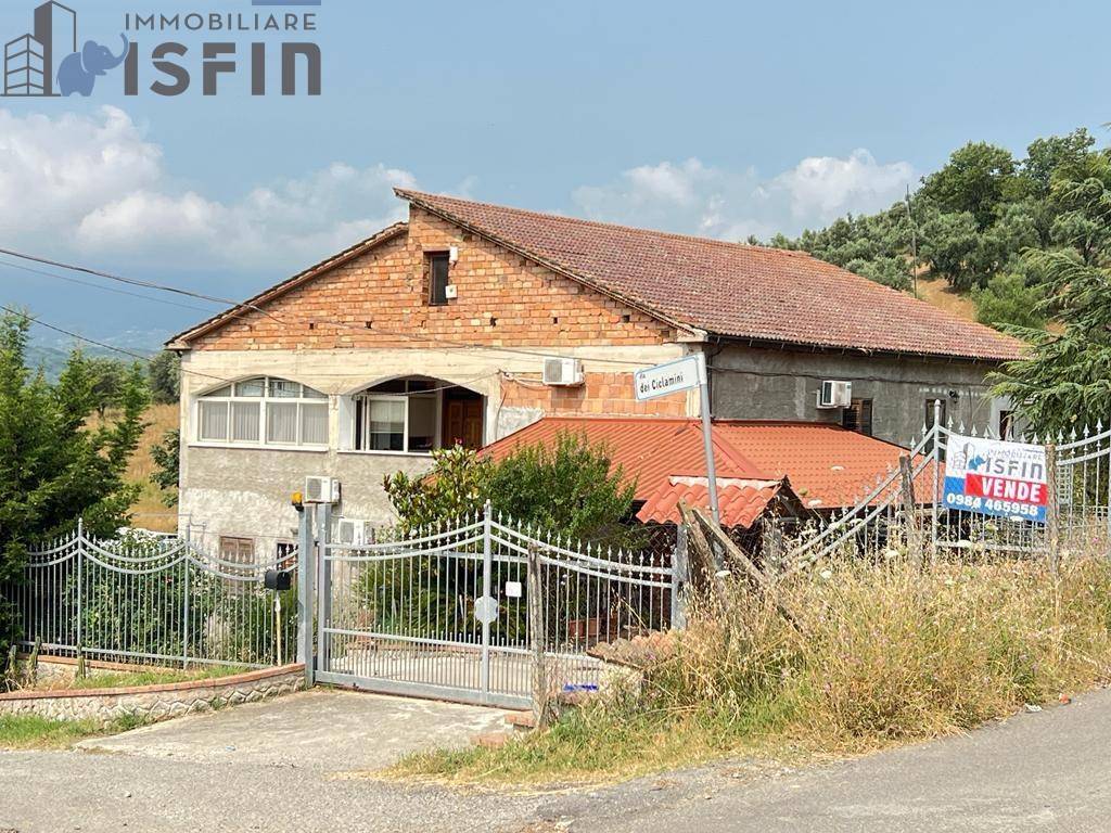 Villa in vendita a Montalto Uffugo via dei ciclamini, 2