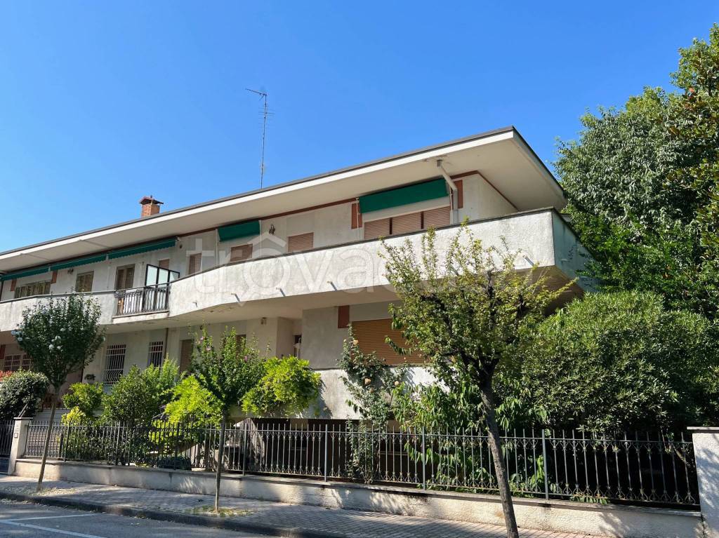 Appartamento in vendita ad Argenta viale Antonio Roiti, 12