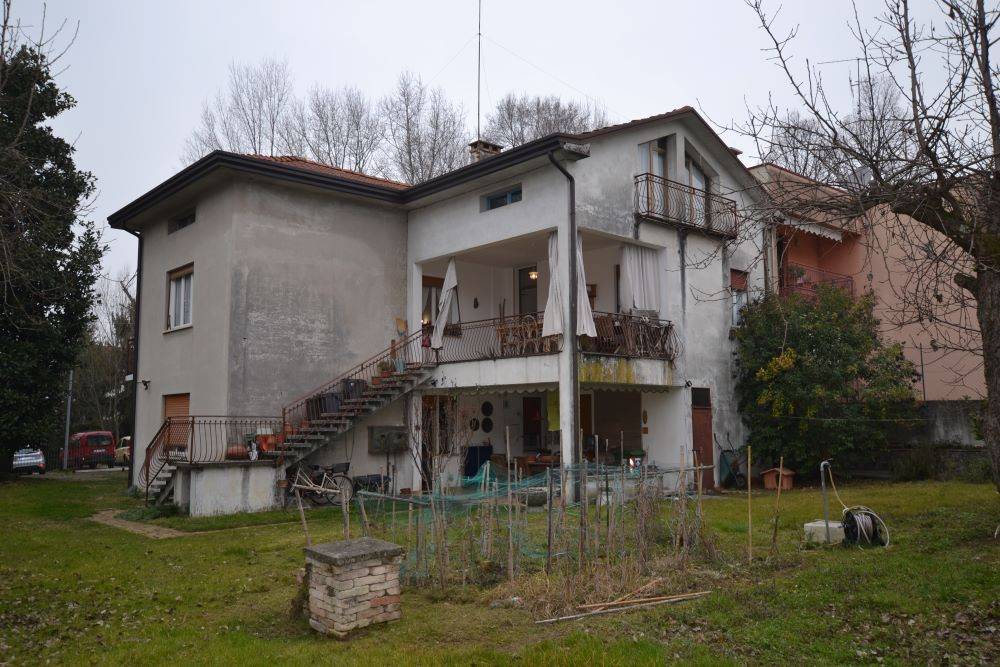 Villa Bifamiliare in vendita a Pordenone via Latisana, 39