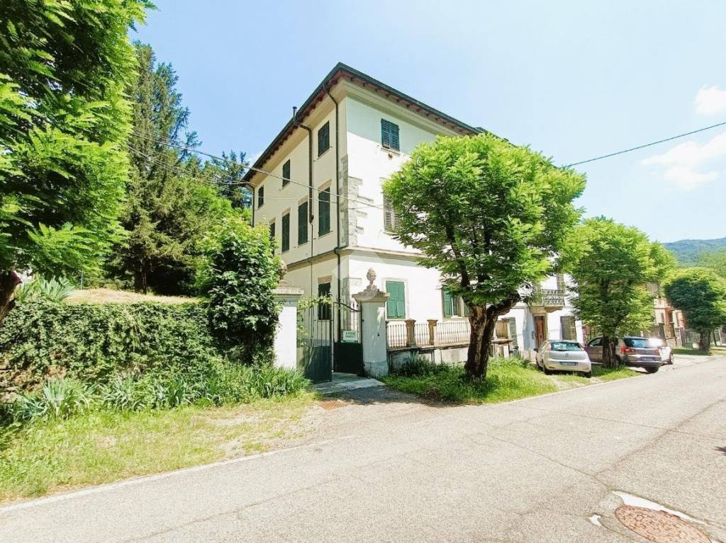 Casa Indipendente in vendita ad Arquata Scrivia viale Cesare Poggi, 1