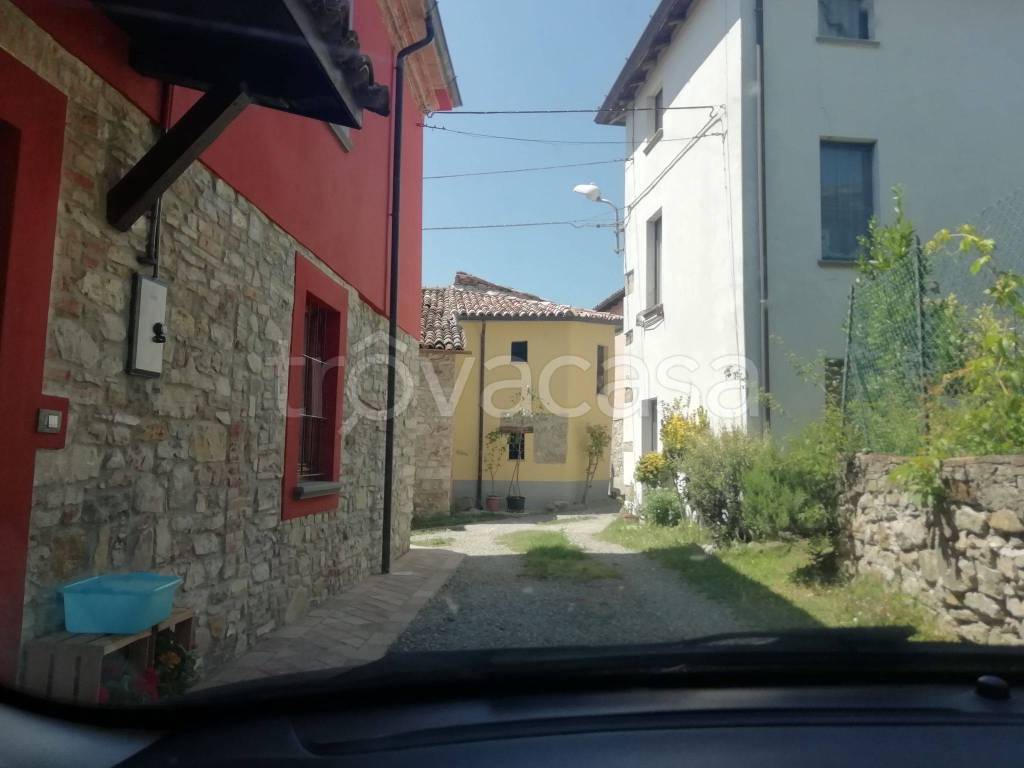 Casa Indipendente in in vendita da privato a Pianello Val Tidone località Bilegno, 17