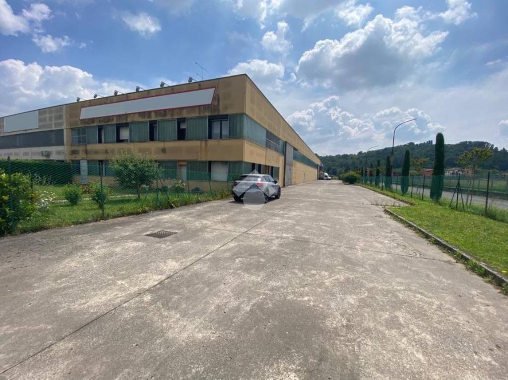 Capannone Industriale in vendita ad Albano Sant'Alessandro via Tonale, 70