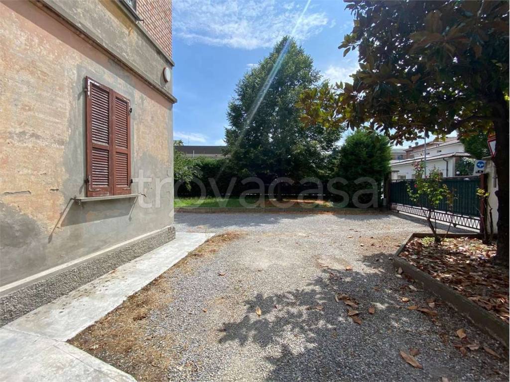 Casa Indipendente in vendita a Modena via Compagni