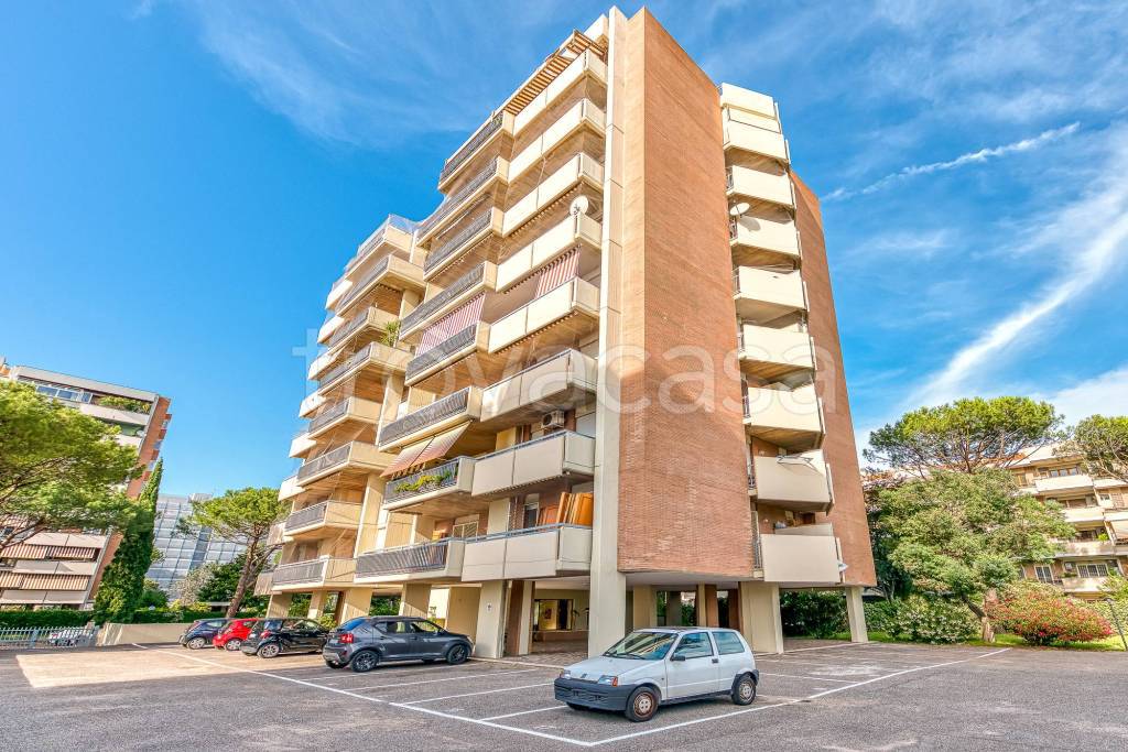 Appartamento in vendita a Roma via Pagoda Bianca, 61