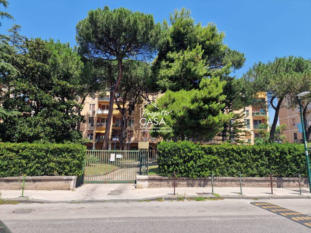 Appartamento in vendita a Napoli via Lago Lucrino