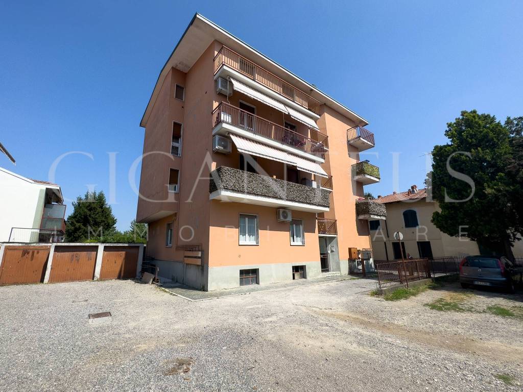 Appartamento in vendita a Lonate Ceppino via Angelo Molteni, 3