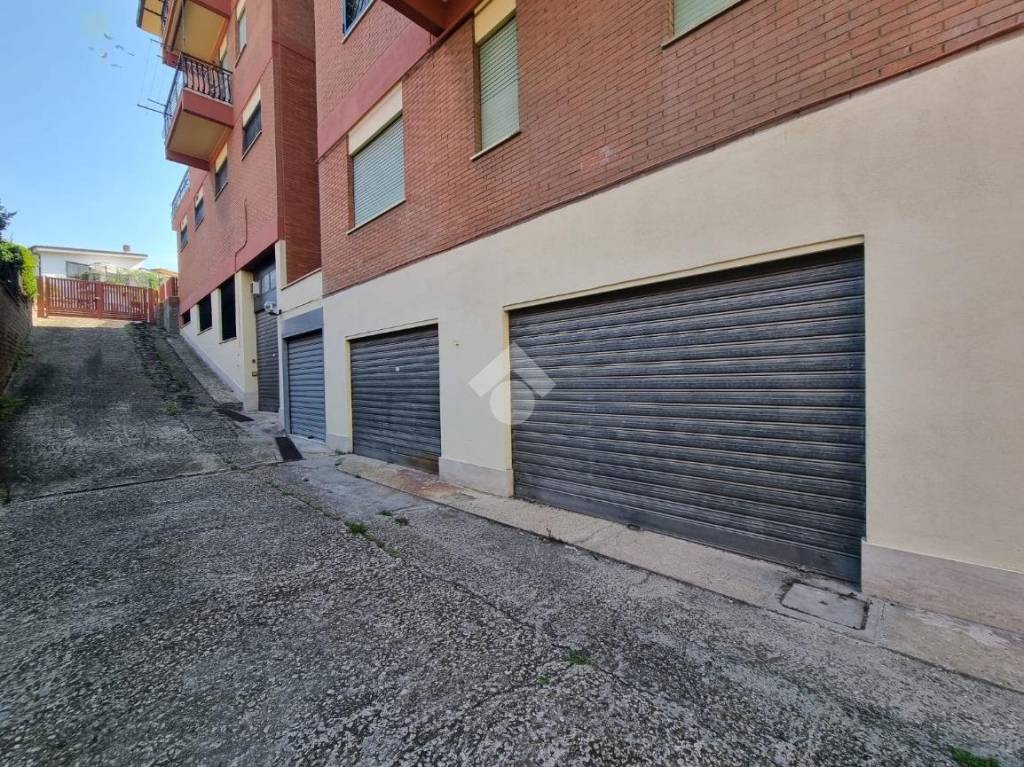 Garage in vendita a Marino viale della Repubblica, 86