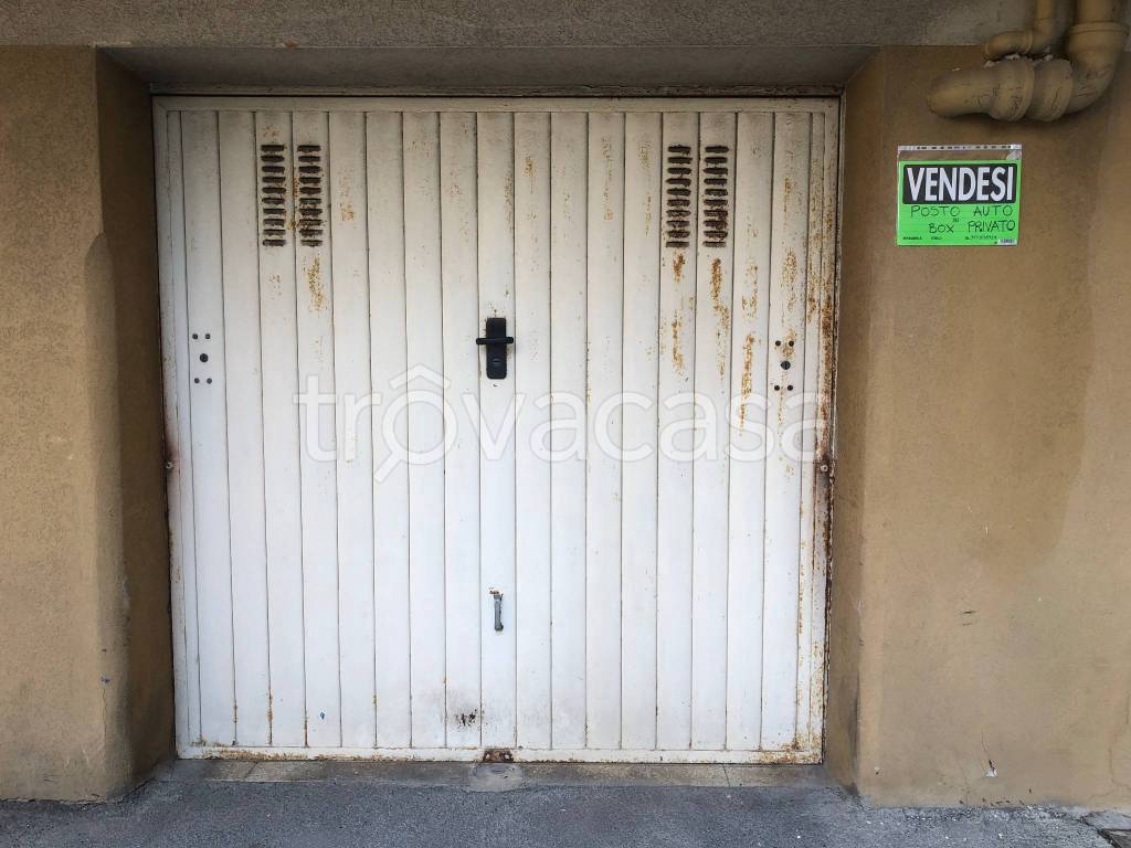 Garage in vendita a Brindisi via Giuseppe Di Vittorio