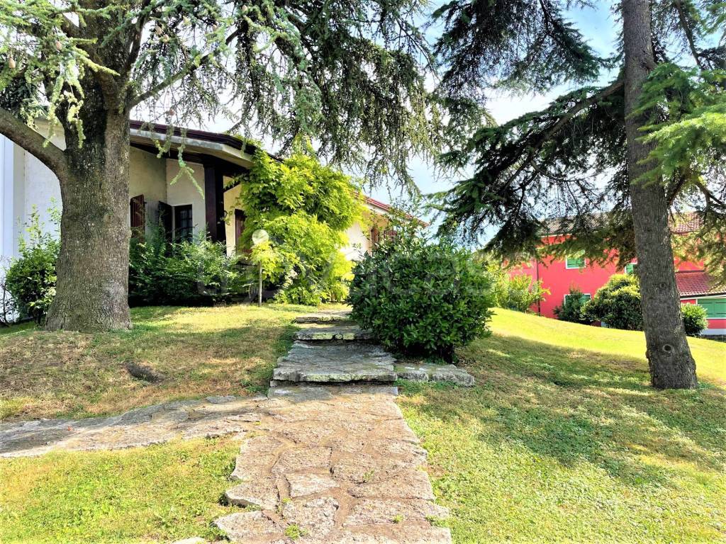 Villa in vendita a Porto Mantovano via Po