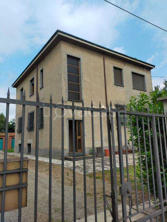 Villa Bifamiliare in vendita a Paderno Dugnano via Reali