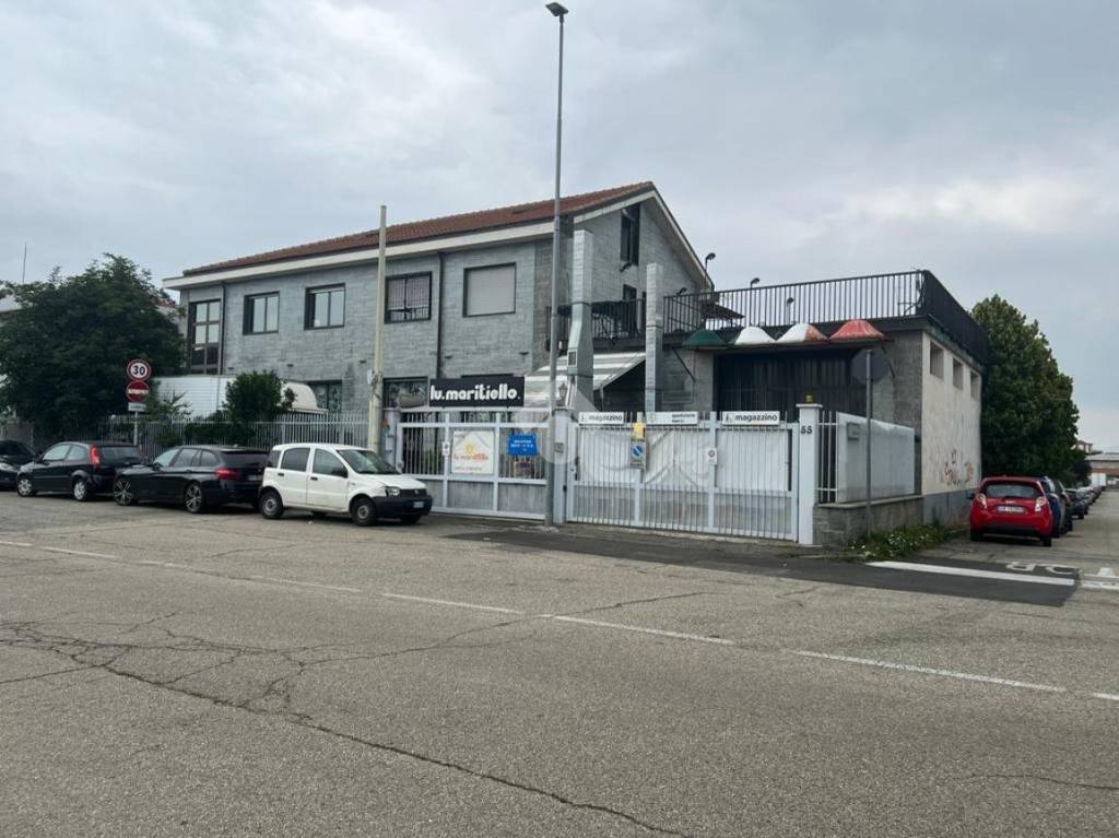 Capannone Industriale in vendita a Rivoli via Cuorgnè, 55