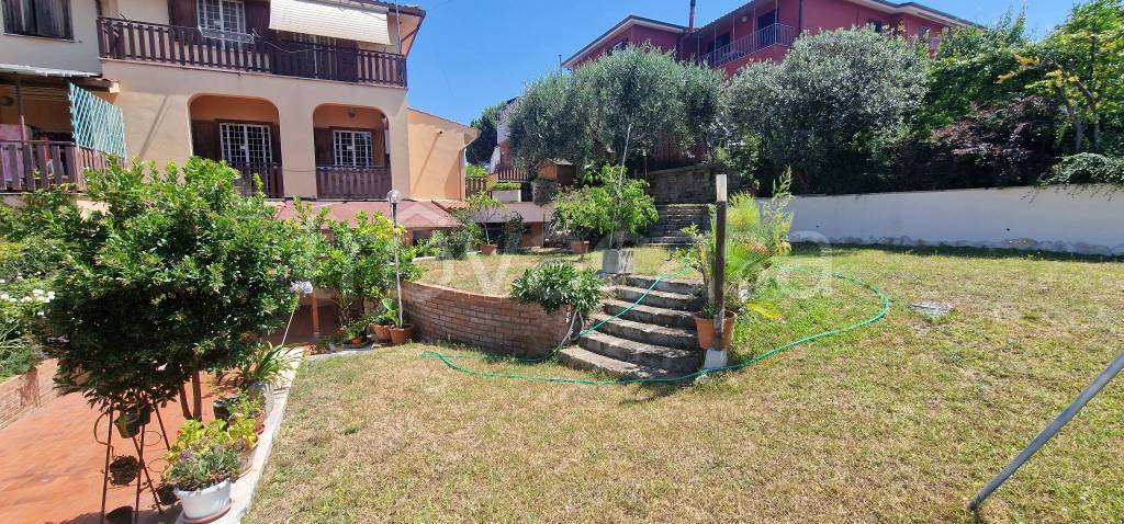 Villa Bifamiliare in vendita ad Ardea via del San Gottardo, 16