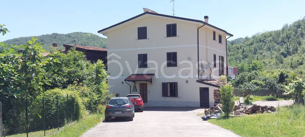 Villa Bifamiliare in vendita a Isola del Gran Sasso d'Italia contrada Campogiove, 38