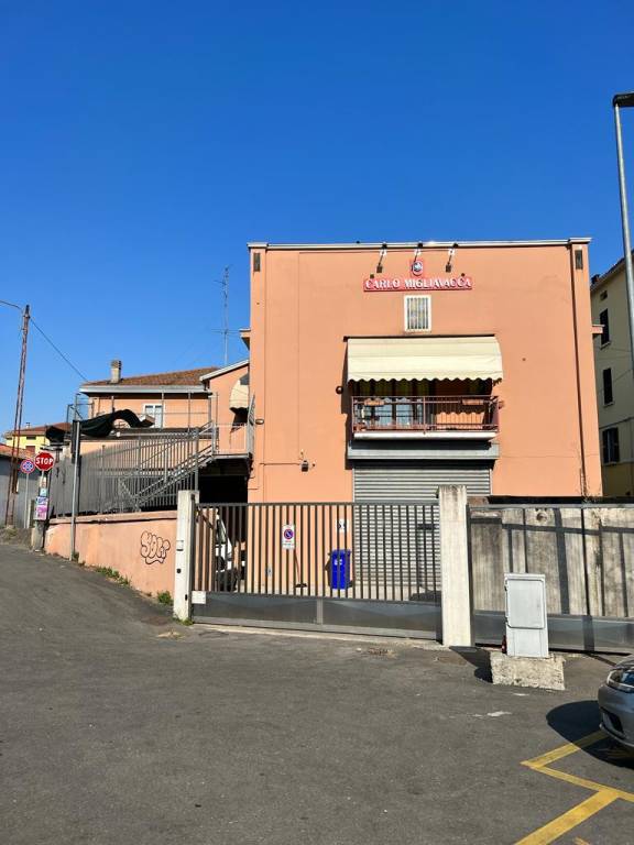 Casa Indipendente in vendita a Parma via Monte Corno