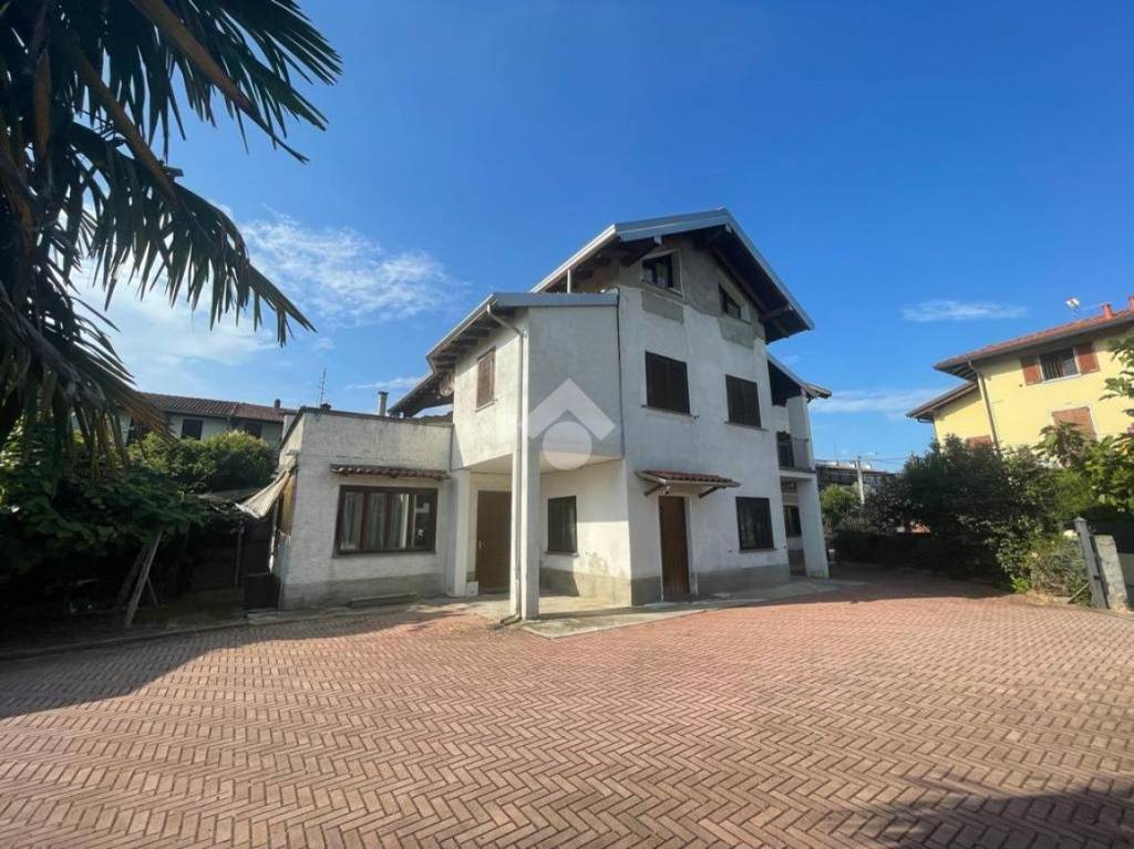 Villa Bifamiliare in vendita a Oleggio via bedisco, 53