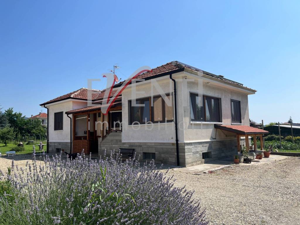 Villa in vendita a Luserna San Giovanni via IV Novembre, 4