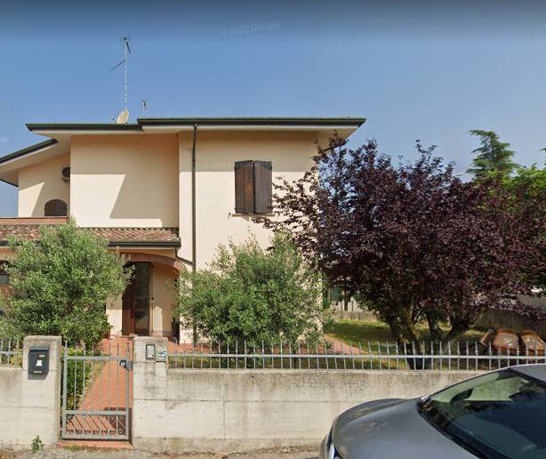Villa a Schiera all'asta a Gonzaga via Pietro Mascagni, 25