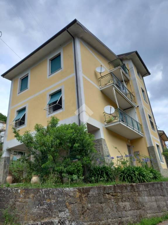 Appartamento in vendita a Mezzanego via Mario Ginocchio, 35