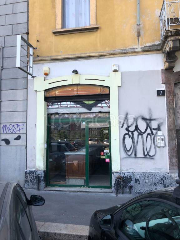 Negozio in affitto a Milano via Brembo, 7