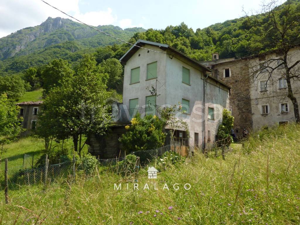 Casa Indipendente in vendita a Bellano frazione Pennaso