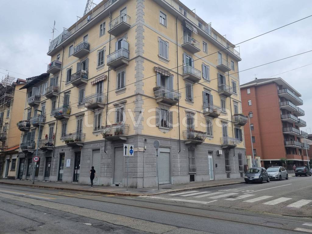 Negozio in affitto a Torino via Venaria, 37