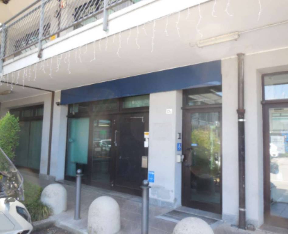 Filiale Bancaria in vendita a Trezzano Rosa via Raffaelo Sanzio 13/15