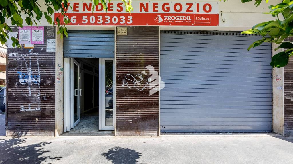 Negozio in vendita a Roma via Costanzo Casana