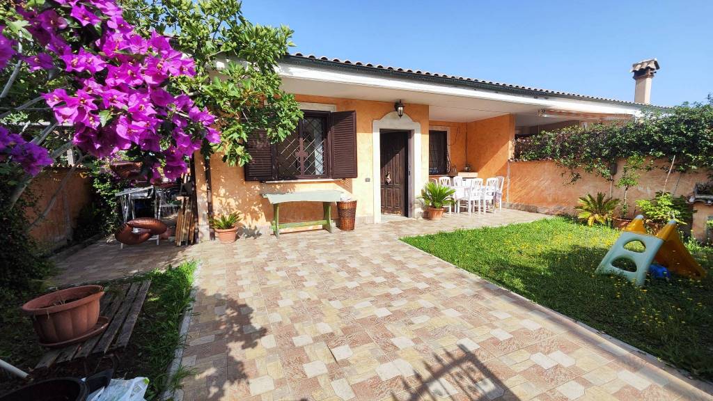Villa Bifamiliare in vendita ad Ardea via Bracciano, 32