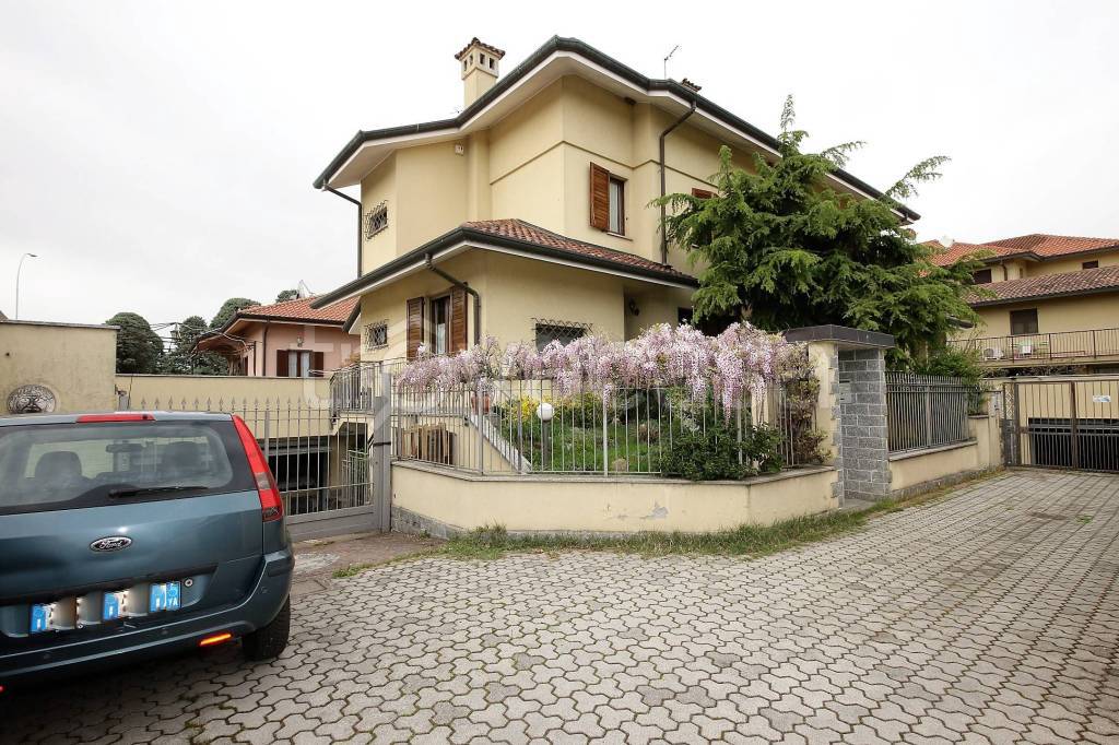 Villa Bifamiliare in vendita a Parabiago via San Martino, 58