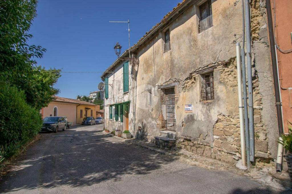 Casa Indipendente in vendita a Magliano Sabina via Maglianello