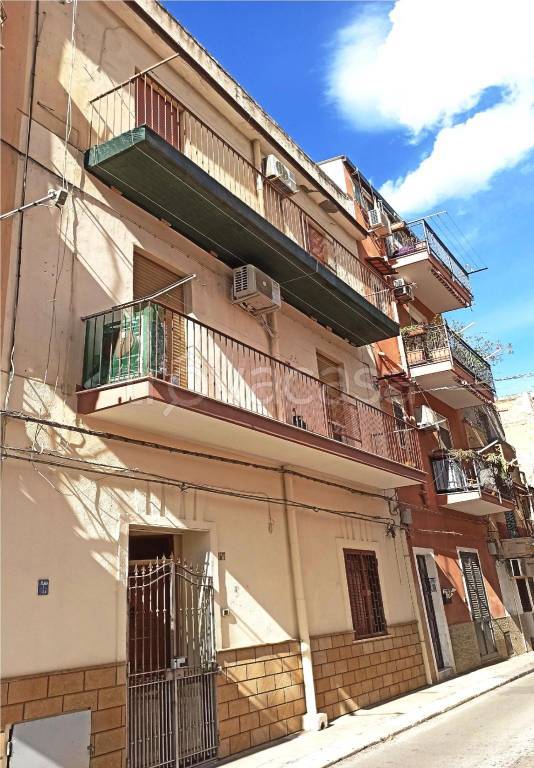 Appartamento in vendita a Palermo via Uditore