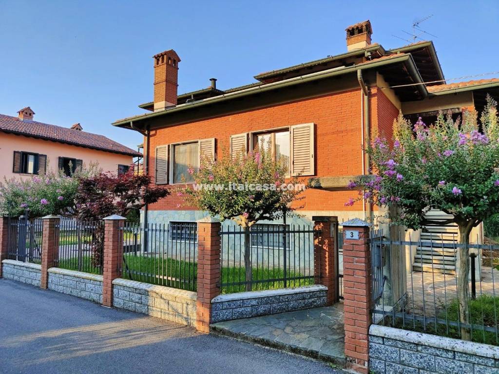 Villa in vendita a Treviglio via baslini