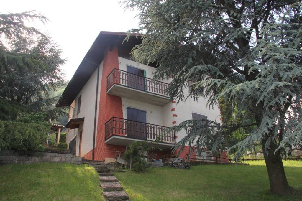 Villa in vendita ad Alzano Lombardo via Cà Paterna