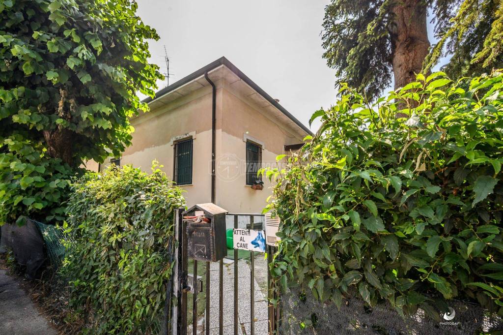 Casa Indipendente in vendita a Reggio nell'Emilia via f.LLI rosselli