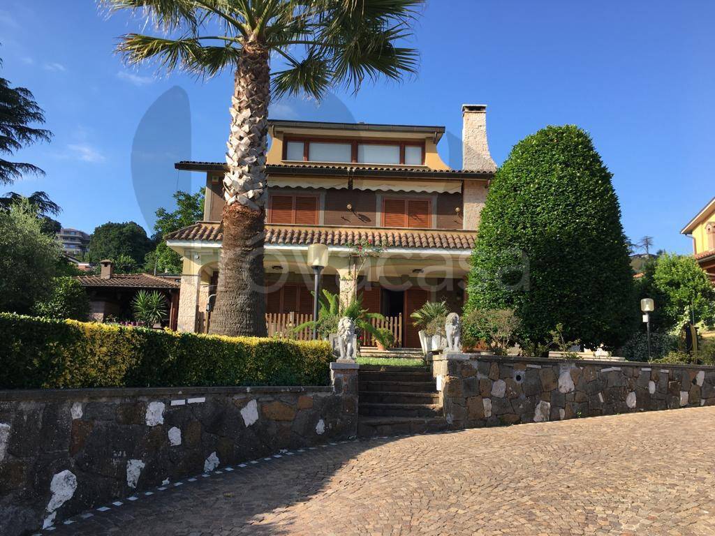 Villa in vendita a Rocca Priora via degli Anemoni
