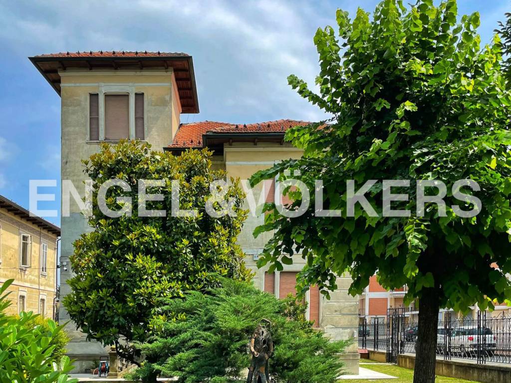 Villa in vendita a Nizza Monferrato via Montegrappa