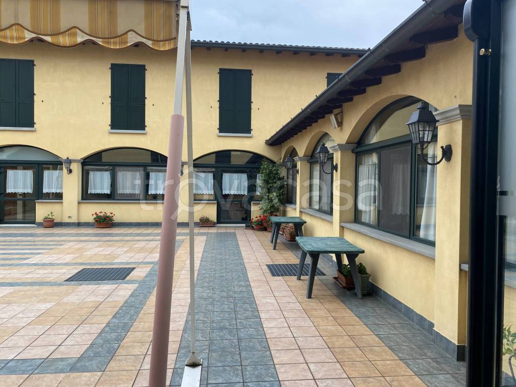 Hotel in vendita a Urgnano via Dante Alighieri