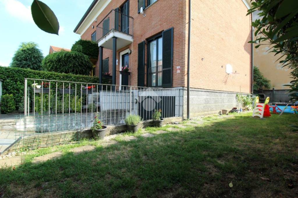 Villa Bifamiliare in vendita a Rescaldina via Prealpi, 26