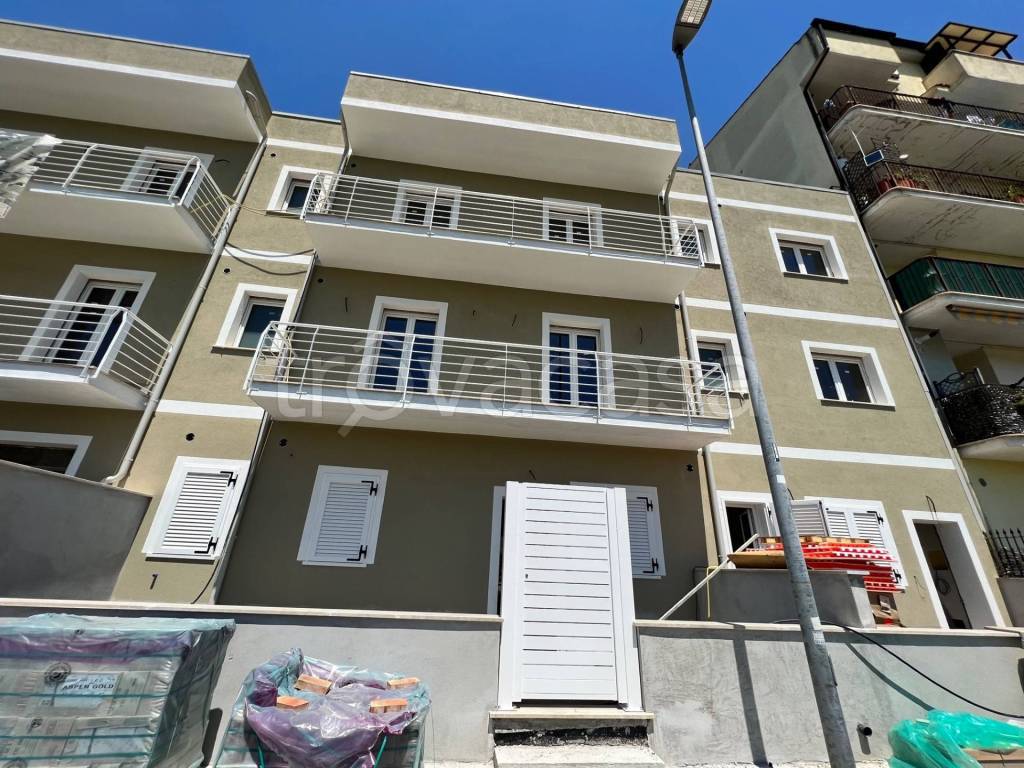 Appartamento in vendita a Guidonia Montecelio via Francesco Domenico Guerrazzi
