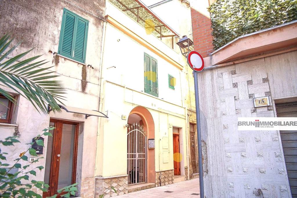 Casa Indipendente in vendita a Ortona via Morosini, 17