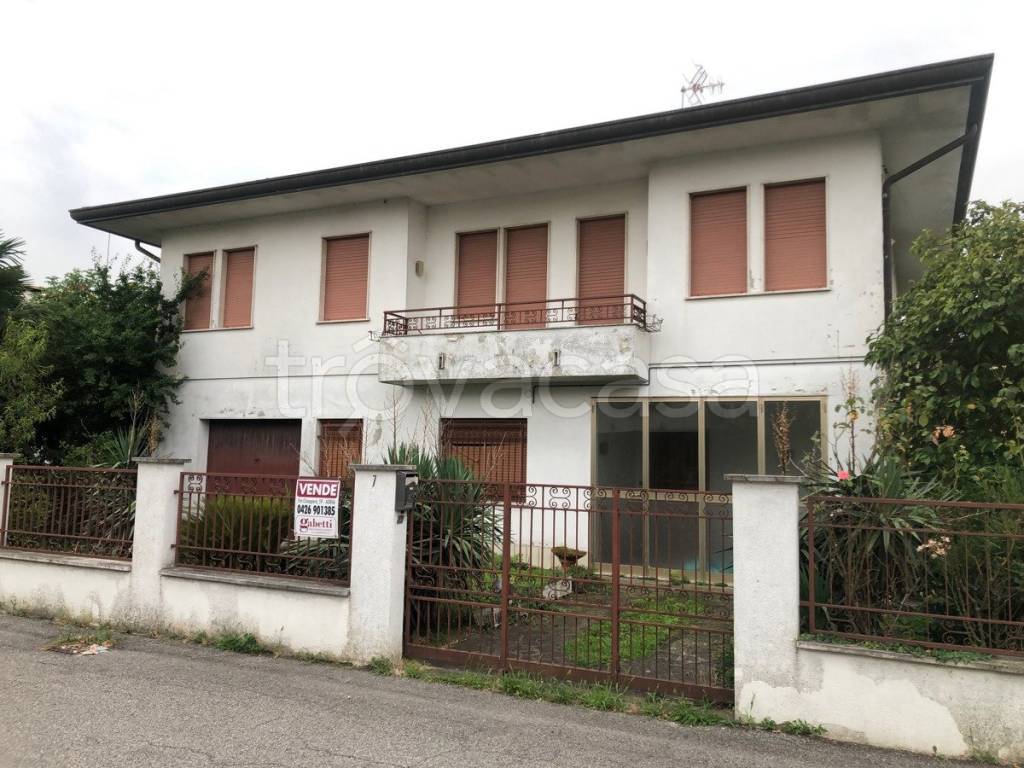 Villa in vendita ad Adria adria Via Lampertheim, 0